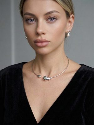 Колье гривна